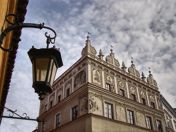 Zabytkowa kamienica na Rynku Starego Miasta.