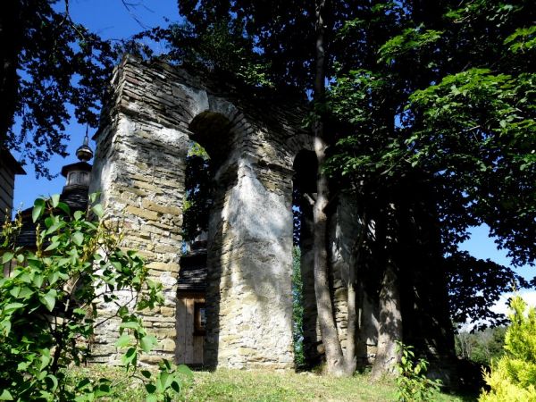 Przycerkiewna dzwonnica.