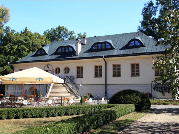 Zespół pałacowo - parkowy Czartoryskich .