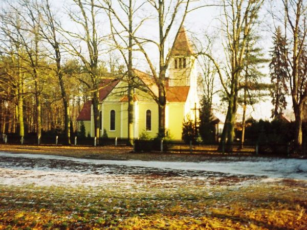 Widok w stronę kościoła.