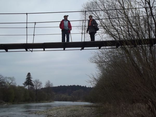 na kładce wiszącej - nad Osławą.