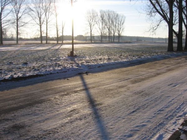 Droga dojazdowa zimą