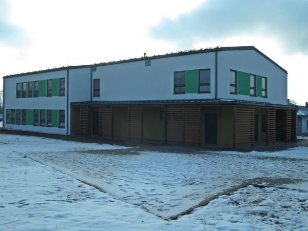 Nowy obiekt Zespołu Szkół Ponadgimnazjalnych w Czarnej Wodzie, wybudowany przez firmę STEICO (produkcja płyt pilśniowych), w miejsce innego obiektu zajętego prz