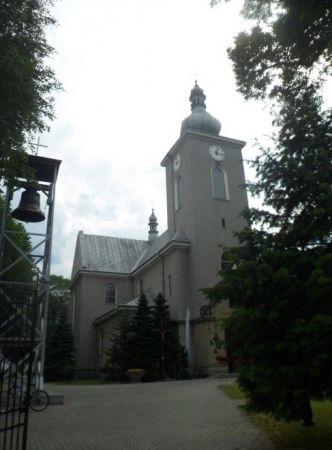 kościół pw. Przemienienia Pańskiego, parafialny, zbudowany w latach 1957-1961.