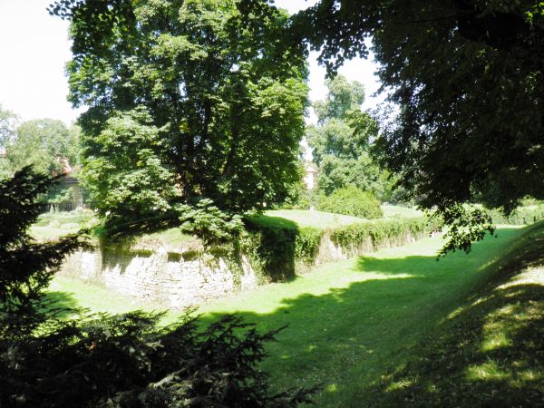 Zamek - Muzeum w Łańcucie. Park - fragment - fosa
