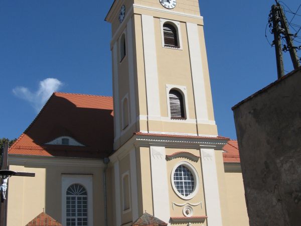 Widok wspomnianego kościoła od strony wieży.