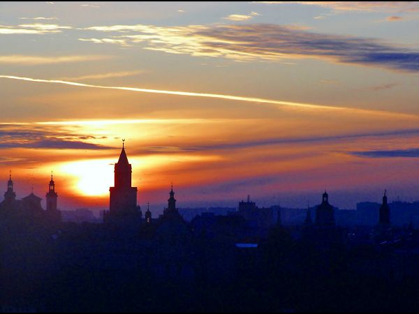 STARE MIASTO. Zachód słońca.