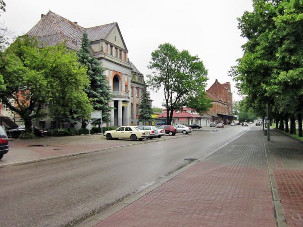Kętrzyn-ul. Dworcowa,widok w kierunku dworca,2012-06-11