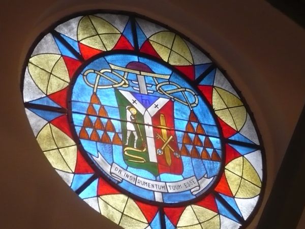 Witraż  w  auli  domu  parafialnego  przy  parafii  p.w Św.Antoniego.