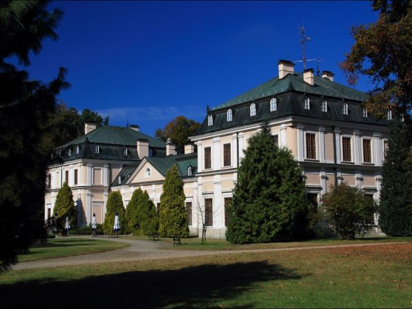 Zespół pałacowo - parkowy Czartoryskich .