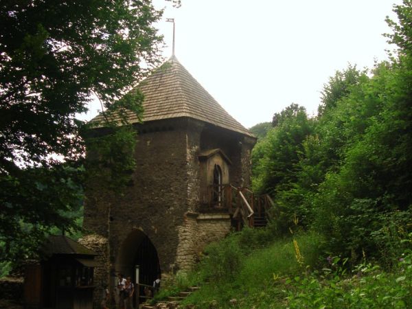 W okresie rozbiorów zamek ponownie zaczął podupadać; K.Wolicki, który w 1829 roku nabył go od rządu rosyjskiego, rozebrał mury, ponieważ groziły zawaleniem. Poz