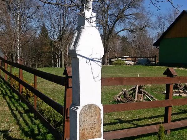 Figurka pod Brzanką                                                                                                                    Fundacji Klemensa  i  Ani