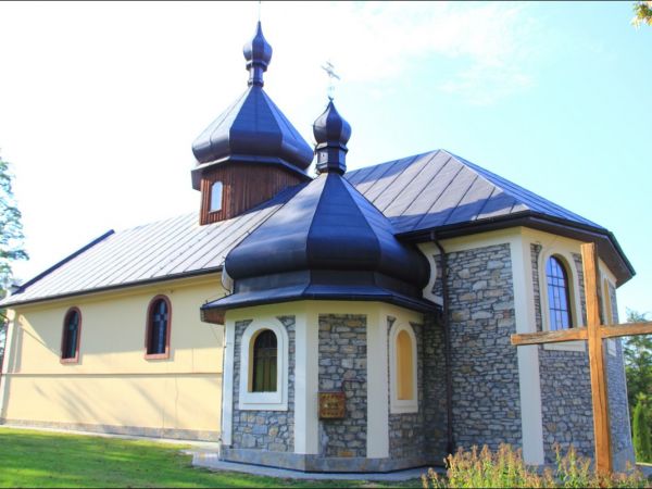 Murowana parafialna cerkiew greckokatolicka św. Michała Archanioła w Olszanach . Cerkiew została zbudowana w 1924, w miejscu wcześniejszej murowanej cerkwi, zbu