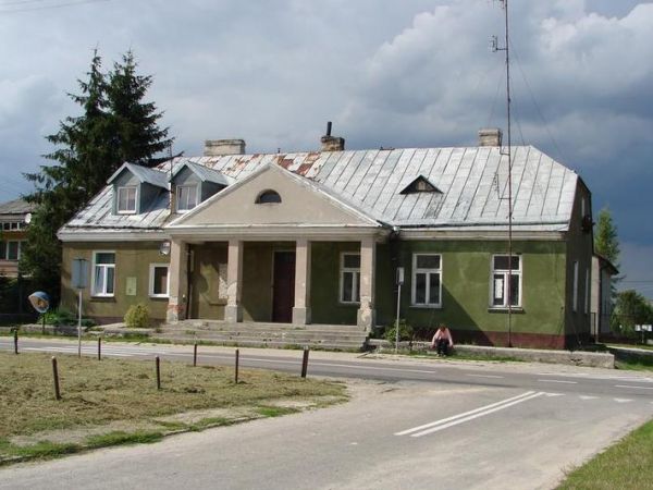Dawny ośrodek zdrowia, a wcześniej gminy w Stawie.