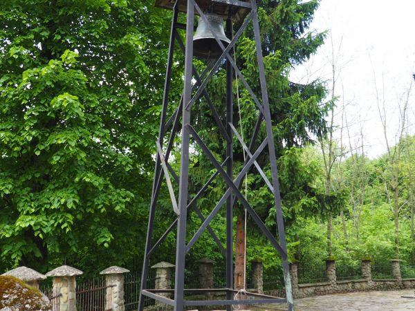 dzwonnica - w zespole kościelnym, kiedyś cerkiewnym.