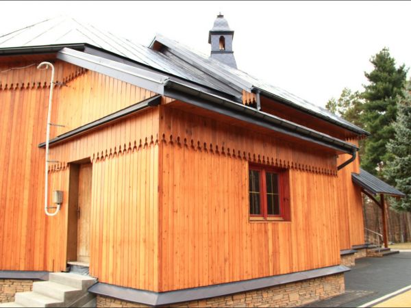 Drewniana , parafialna cerkiew greckokatolicka p.w. Narodzenia NMP w Mołodyczu. Obecnie filialny kościół rzymskokatolicki