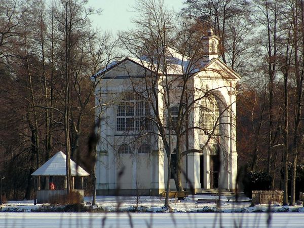 Sanktuarium w Studzienicznej - zimą
