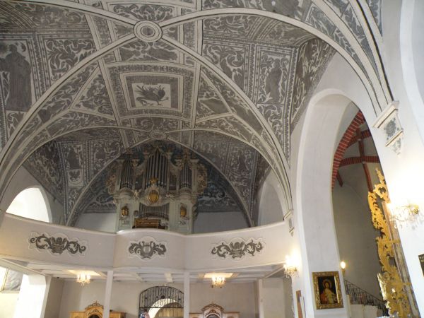 Wnętrze kościoła organy