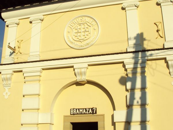 przed pasyjna Kaplicą Drugiego Upadku - na dróżkach kalwaryjskich.