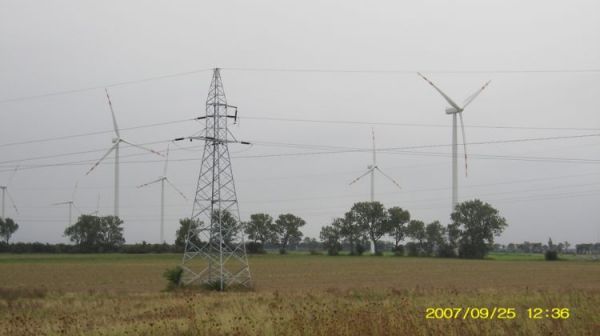 Potężne wiatraki energetyczne koło Wolina