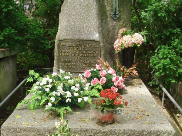 Cmentarz - grob Ewy Szelburg - Zarembiny