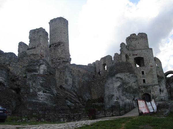 Zamek OGRODZIENIEC **** http://www.zamek-ogrodzieniec.pl/ **** http://zamki.net.pl/zamki/podzamcze/podzamcze.php **** Zamek Ogrodzieniec znajduje się w Podzamcz