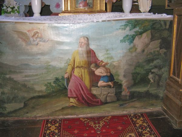 przednia ściana pod ołtarzem z tabernakulum - nakrytego baldachimem.