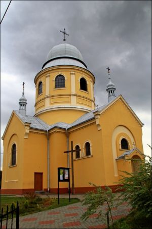 Kościół p.w. Narodzenia NMP w Niemstowie.
