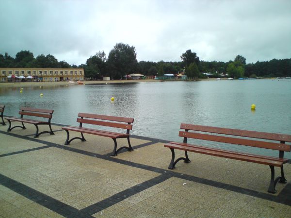 W niepogodę plaża pusta...