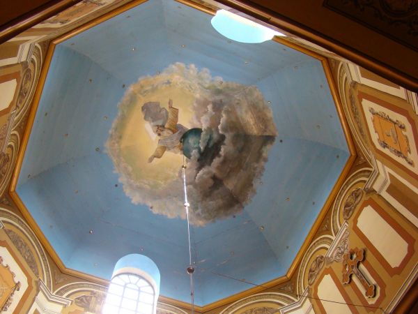 wnętrze kopuły na ośmiobocznych wysokich bębnach, z pełnymi latarniami - z Wizją Boga Ojca na tle obłoków z trójkątną aureolą.