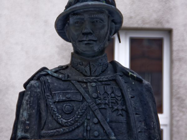 Nowy Sącz-Pomnik gen. Józefa Kustronia