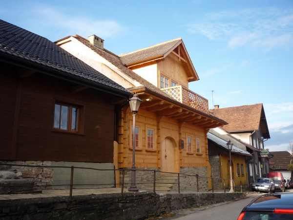 Lanckorona.Ul.Świętokrzyska.Odnowiony dom.