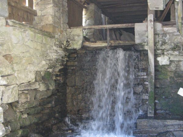 tartak wodny z 1908r. - atrakcja turystyczna, historyczna - szlak zielony tędy prowadzi, gospodarze też serdeczni i obejrzeć pozwalają i zadumać i pstryknąć, bo