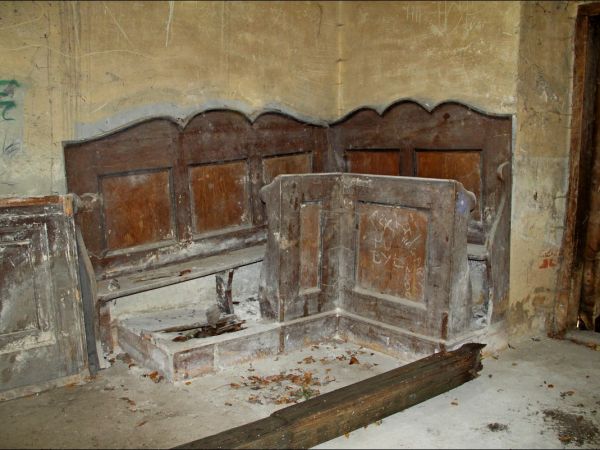 Murowana cerkiew greckokatolicka pw. św. Onufrego z 1809 roku, od 1947 r. nieużytkowana.