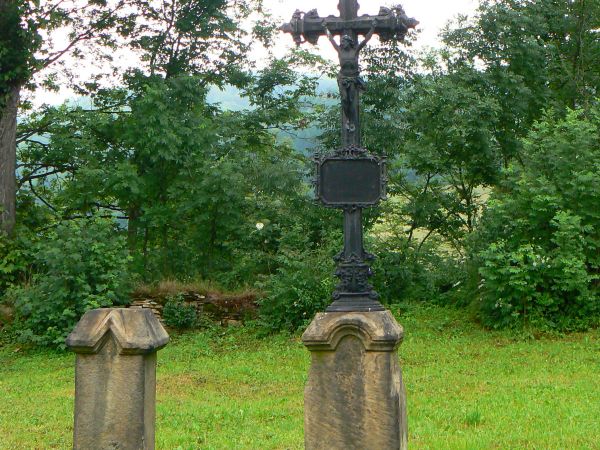 Cmentarz obok cerkwi