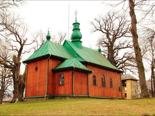 Cerkiew greckokatolicka p.w. Soboru Bogarodzicy w Hłomczy , zbudowana w 1859 r. Obok cerkwi wzniesiono w tym samym czasie dzwonnicę murowaną, w której wiszą trz