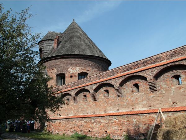 Kościół pw. św. Mikołaja i Stanisława biskupa w Jarosławiu przy ulicy Benedyktyńskiej. Przez starszych mieszkańców zwany Anna Kasarnia, został zbudowany w latac