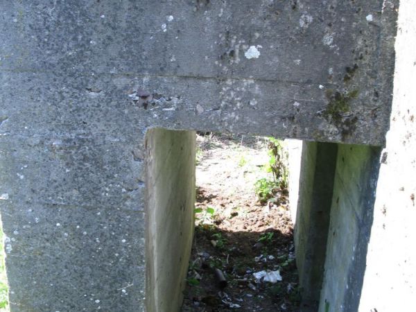 Przelotnia Schronu nr 2. Armii "Poznań" - widok z boku...