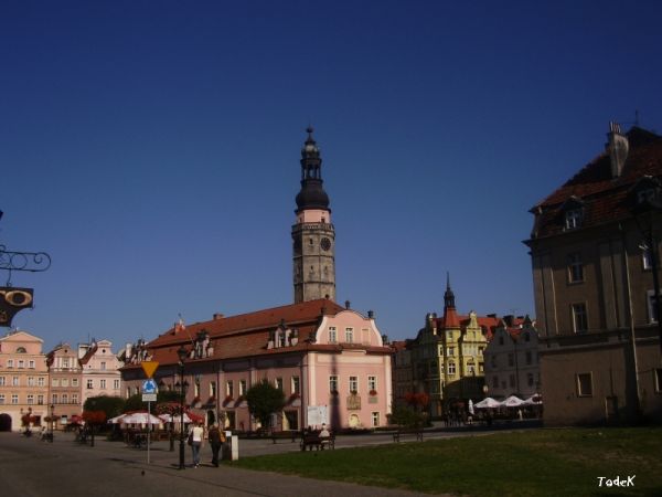 ... i jeszcze Ratusz, a w głębi po prawej budynek gdzie przebywali Napoleon Bonaparte, AleksanderI car i gen. von Blücher (kampania 1813 rok).Teraz Księgarnia -