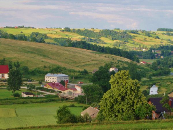 Na planie szkola podstawowa im. Jana Pawla II,Kosciòl parafialny pod wezwaniem Sw. Kunekundy,Remiza Strazacka i Dom Kultury