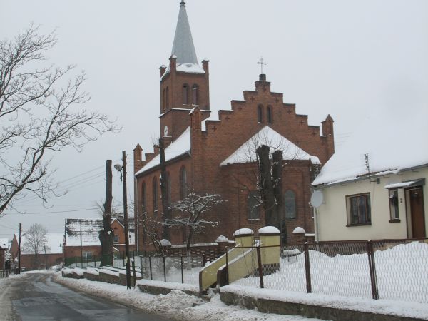 Warzęgowo zimą-widok na kościół.