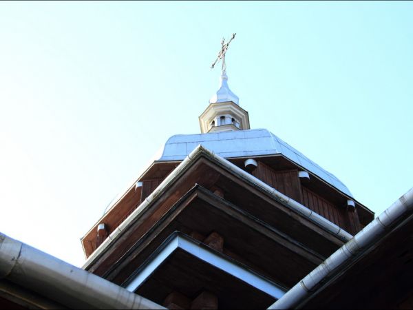 Drewniana cerkiew greckokatolicka, zbudowana w 1860 r, odnowiona w 1937 r. Obecnie jest użytkowana przez rzymskich katolików.