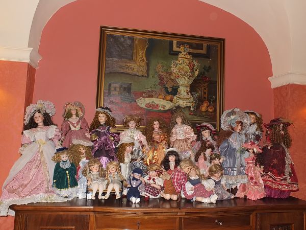 Część zbiorów  lalek