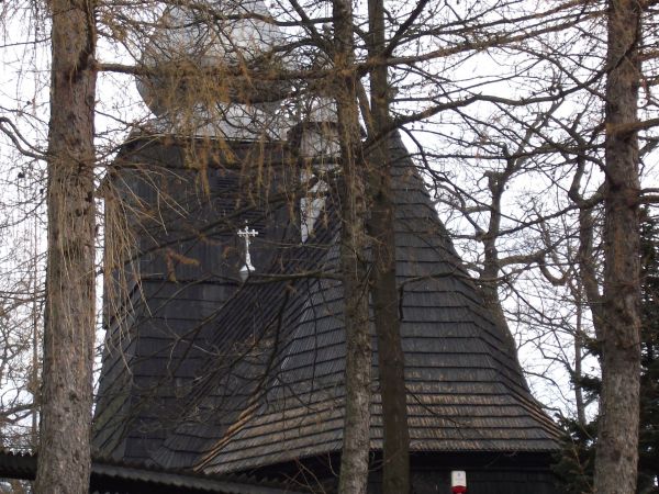 kościół - od strony: drogi głównej, małej obwodnicy bieszczadzkiej, po lewej przy trasie Hoczew - Myczków.