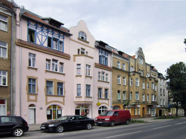 Kętrzyn-zabytkowe kamienice przy ulicy Sikorskiego 2014-08-05