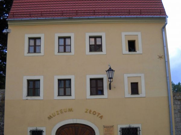 Muzeum powstało w lipcu 1978 roku z inicjatywy społecznej i przy pomocy władz miasta Złotoryi. Siedzibę muzeum stanowi budynek przy ul. Zaułek 2 wybudowany w