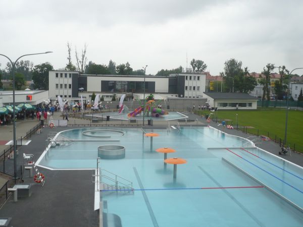 23.06.2017r po  roku  remontu  Ostrów  ma  nowy  Miejski  basen  ,,Olimpijska,,na  następnych  zdjęciach  różne  ujęcia  basenu.