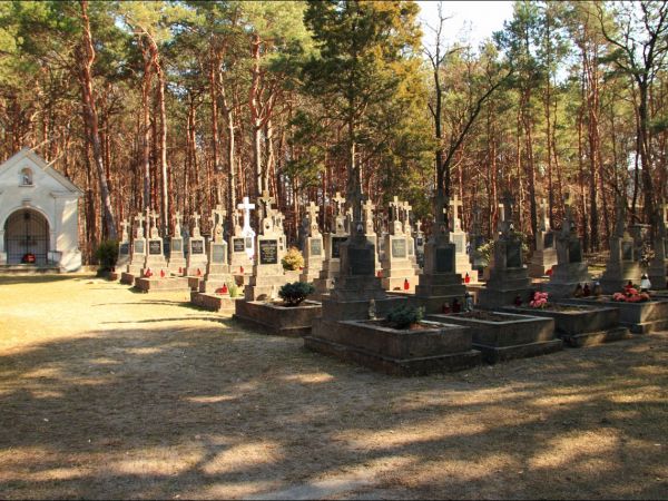 Bazylika Zwiastowania NMP w Leżajsku – wzniesiona w miejscu, gdzie według tradycji ukazała się w 1590 roku Tomaszowi Michałce Matka Boska. Sprawują nad nią opie