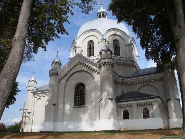 Cerkiew św. Michała Archanioła w Ryszkowej Woli , murowana parafialna cerkiew greckokatolicka . Zbudowana w 1896 r. Po wojnie cerkiew została przejęta przez koś