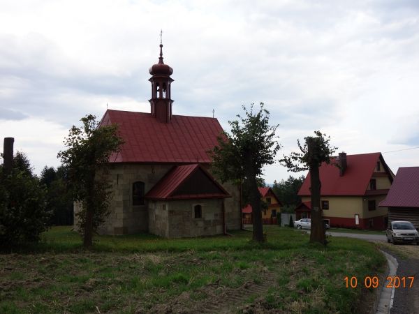 Kaplica Św.Anny na Polanie.  Osiedle należy już do Więciórki. Chociaż najwygodniejszy dojazd od Bogdanówki.
